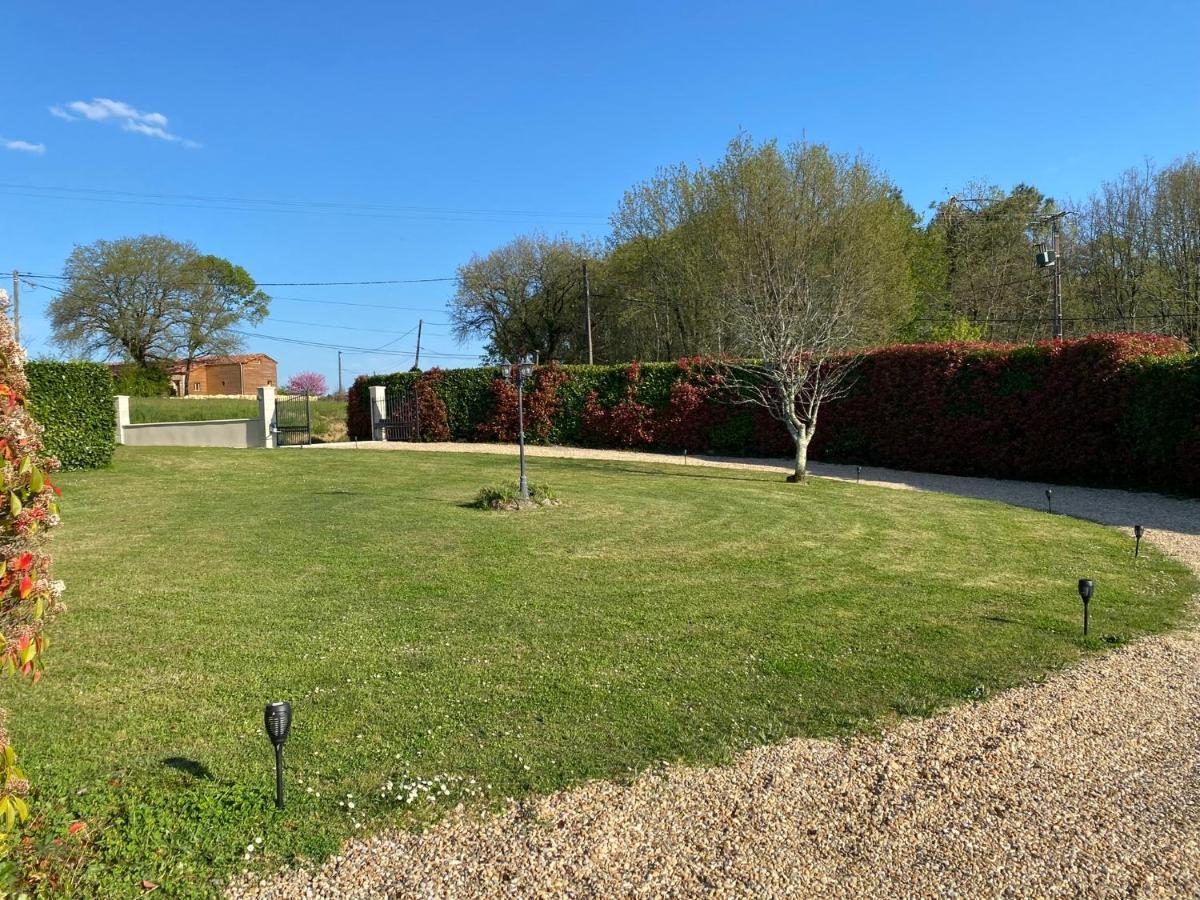 Maison Entre Dordogne Et Gironde Avec Piscine Minzac Exterior foto